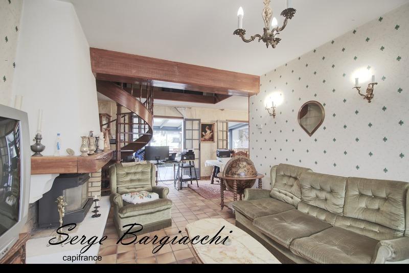 Maison - 200 m² - 8 pièces