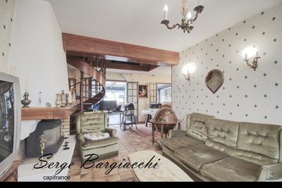 Maison - 200 m² - 8 pièces