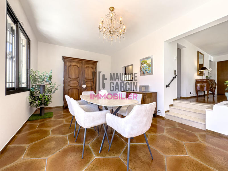 Maison - 211 m² - 6 pièces