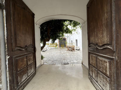 Maison - 423 m² - 20 pièces