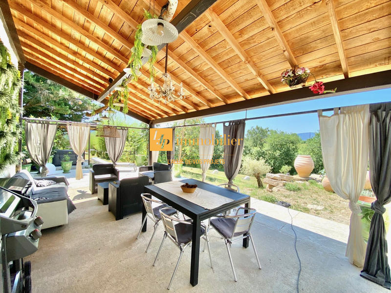 Maison - 232 m² - 6 pièces