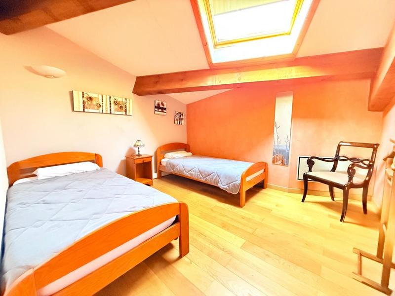 Maison - 250 m² - 6 pièces