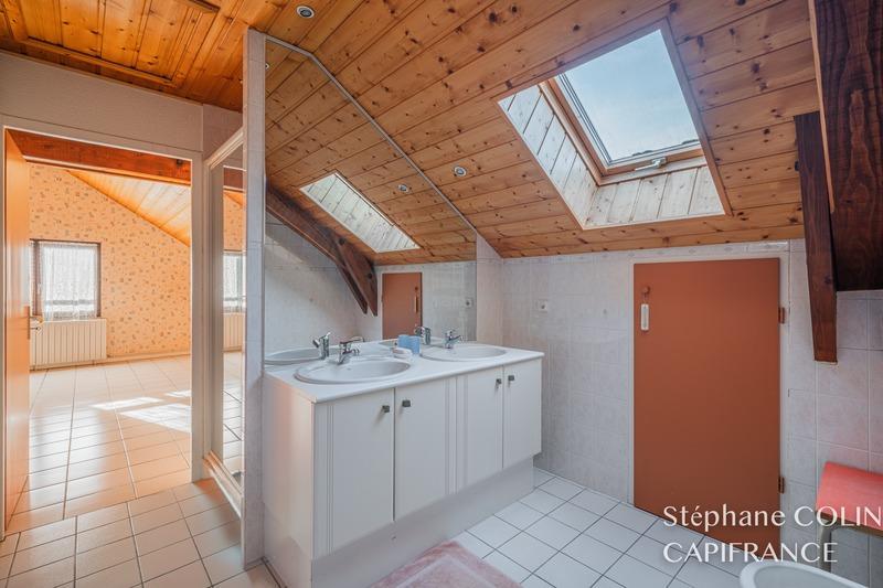 Maison - 201 m² - 8 pièces