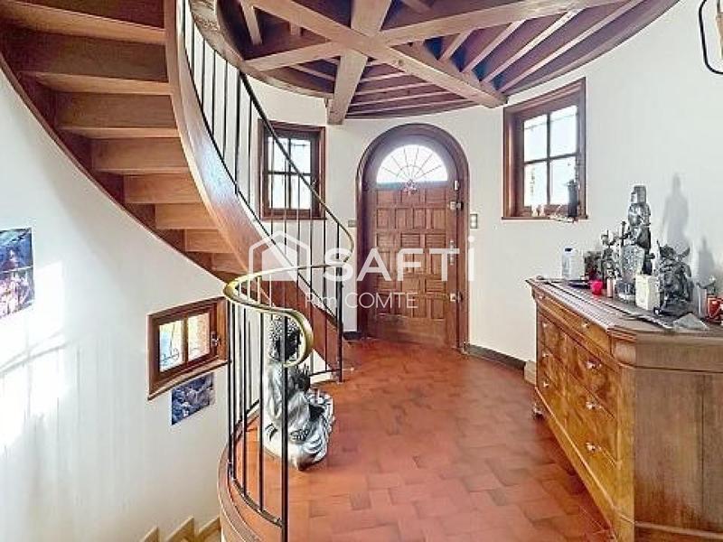 Maison - 258 m² - 8 pièces