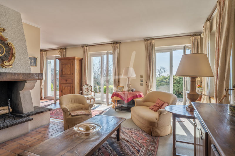 Maison traditionnelle - 180 m² - 6 pièces