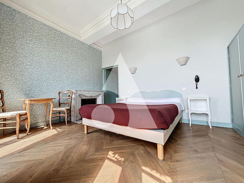 Hôtel particulier - 1 050 m² - 30 pièces