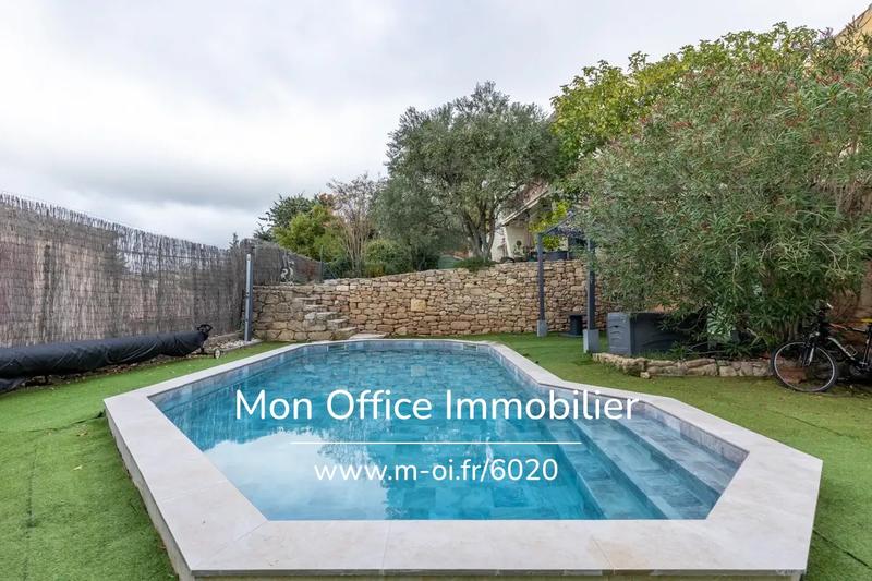 Maison - 180 m² - 7 pièces