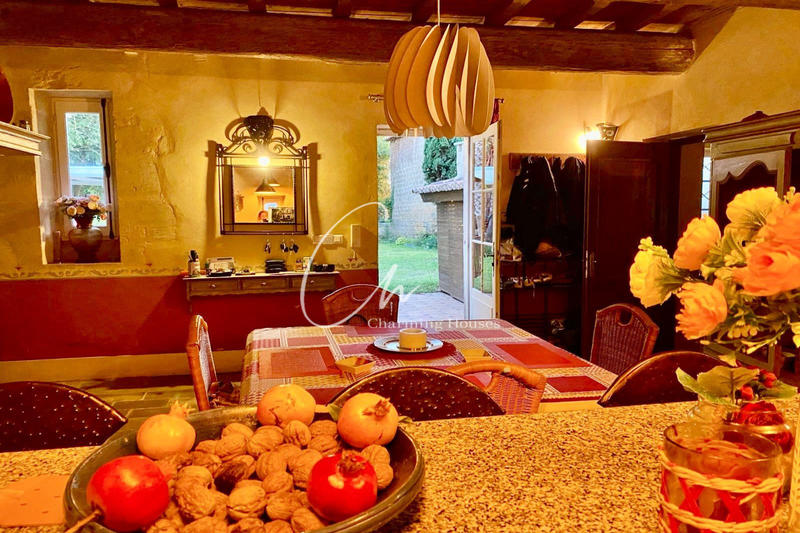 Maison - 360 m² - 9 pièces