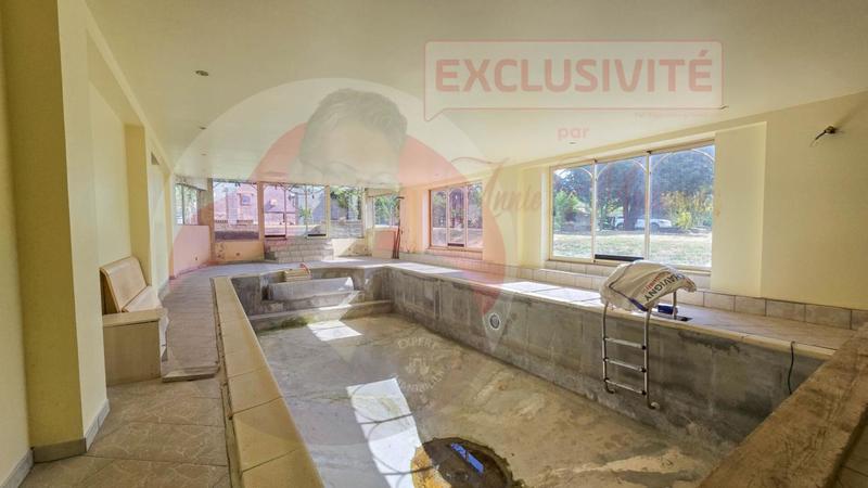 Maison - 450 m² - 11 pièces