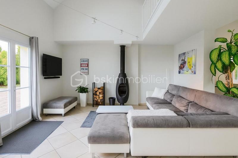 Propriété - 223 m² - 9 pièces