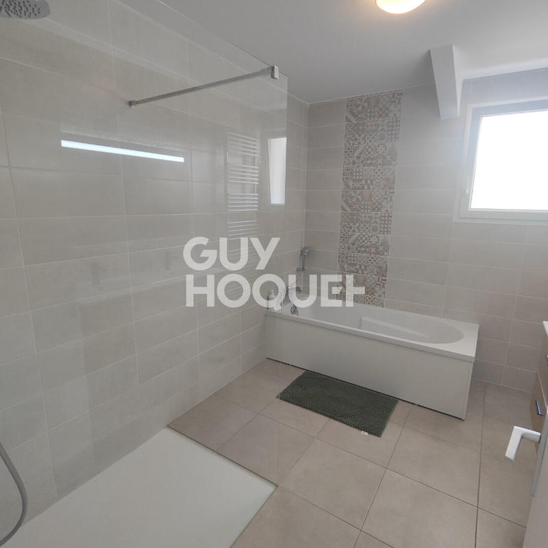 Maison - 210 m² - 215 pièces