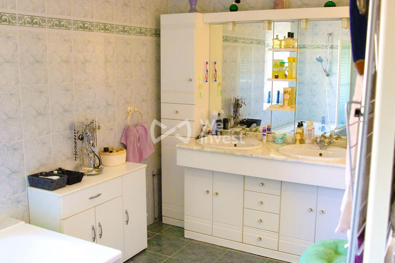 Maison - 341 m² - 12 pièces