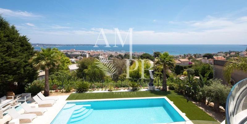 Villa - 265 m² - 6 pièces