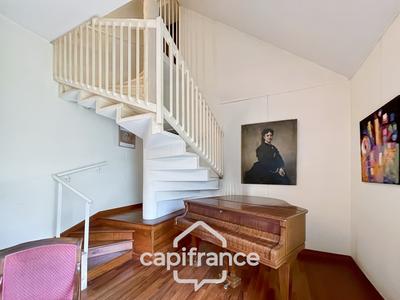 Maison - 205 m² - 8 pièces