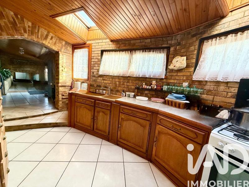 Maison - 227 m² - 9 pièces