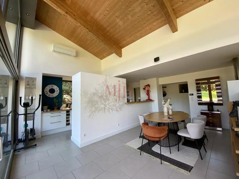 Villa - 160 m² - 7 pièces