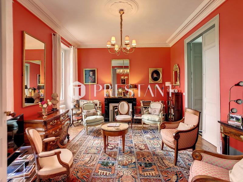 Maison - 380 m² - 12 pièces