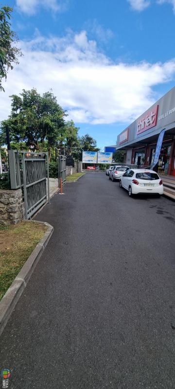 Local commercial - 360 m² - 1 pièce