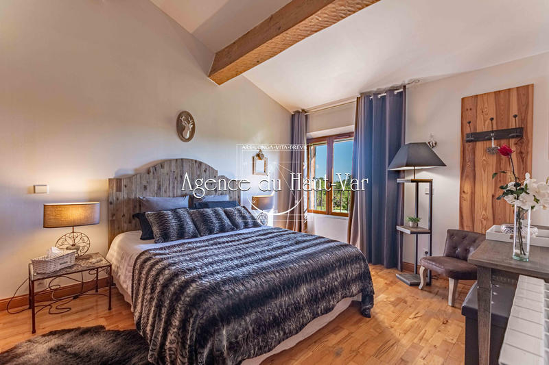 Propriété - 196 m² - 7 pièces