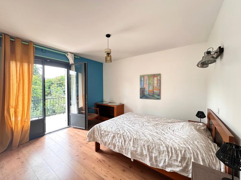 Maison - 202 m² - 8 pièces