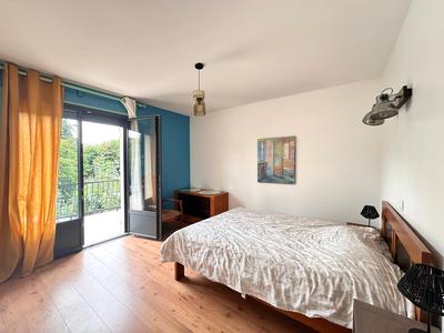 Maison - 202 m² - 8 pièces