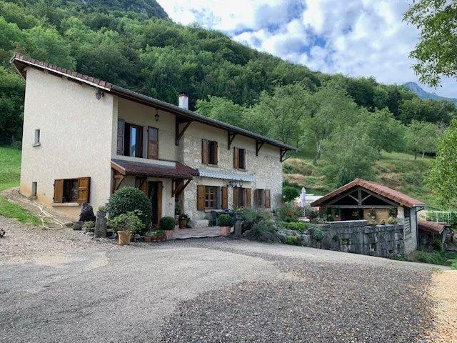 Maison - 184 m² - 8 pièces