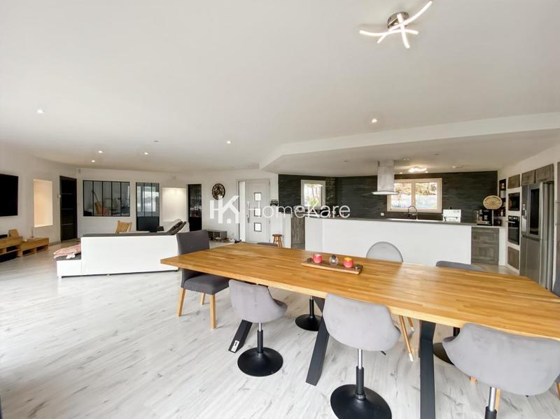 Villa - 275 m² - 8 pièces