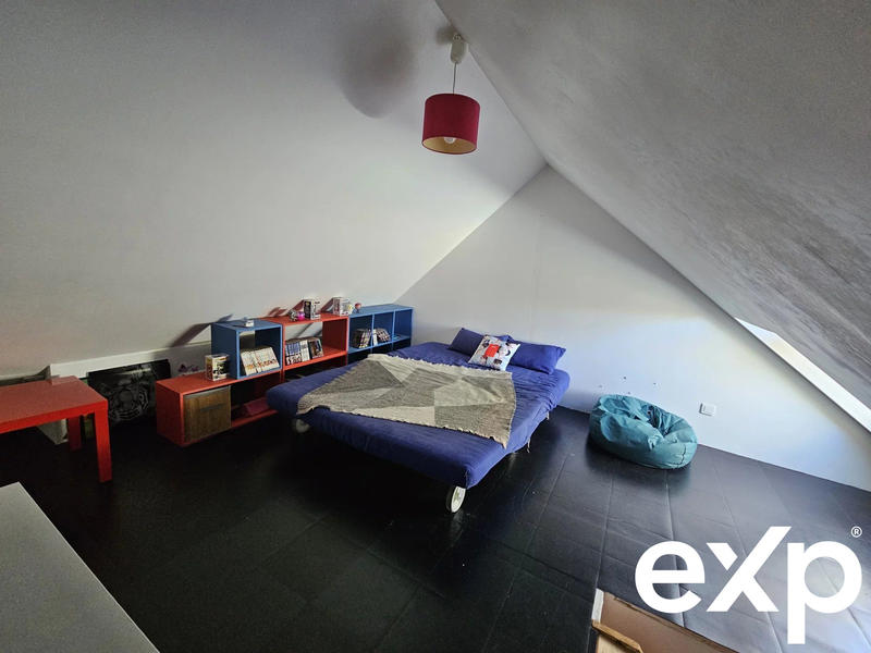 Maison traditionnelle - 180 m² - 9 pièces