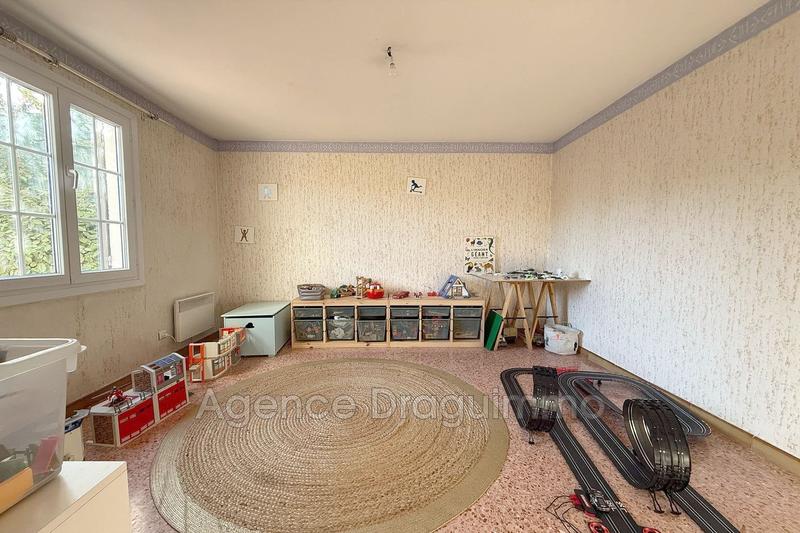 Villa - 140 m² - 8 pièces