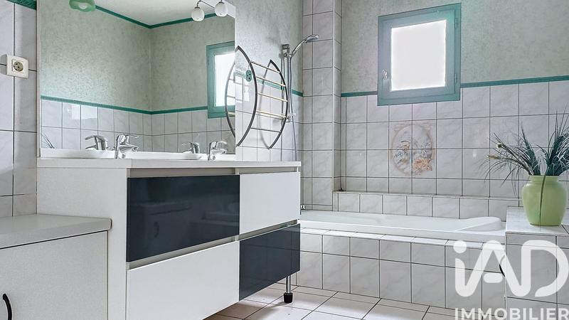 Maison - 244 m² - 9 pièces