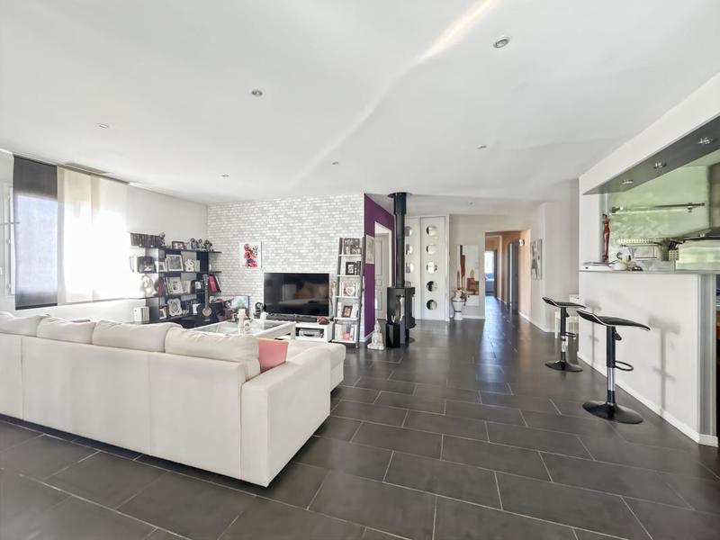 Maison - 238 m² - 8 pièces