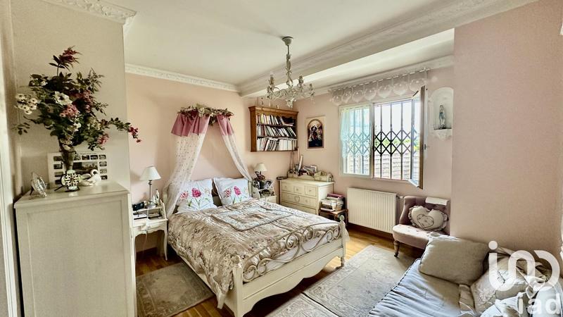 Maison - 220 m² - 8 pièces