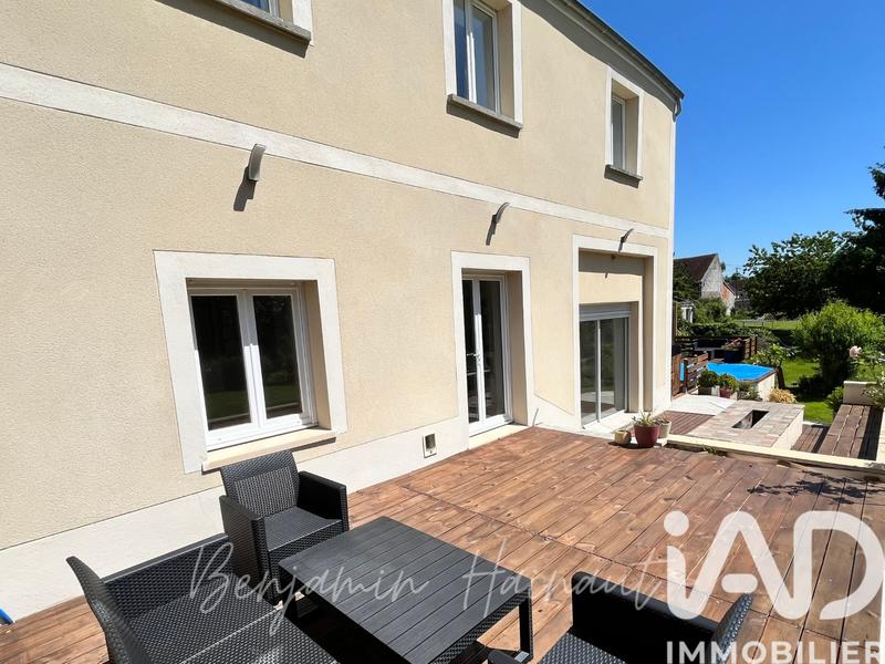 Maison - 250 m² - 8 pièces