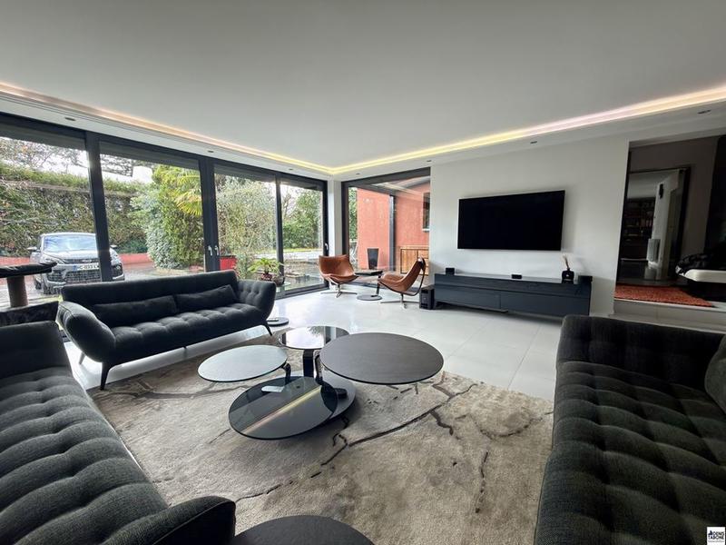 Demeure - 308 m² - 10 pièces