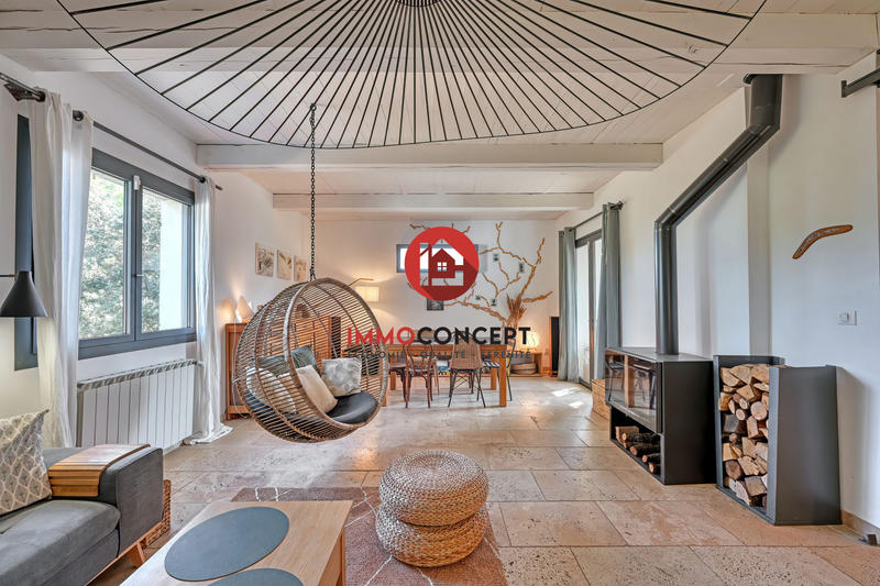 Villa - 206 m² - 8 pièces