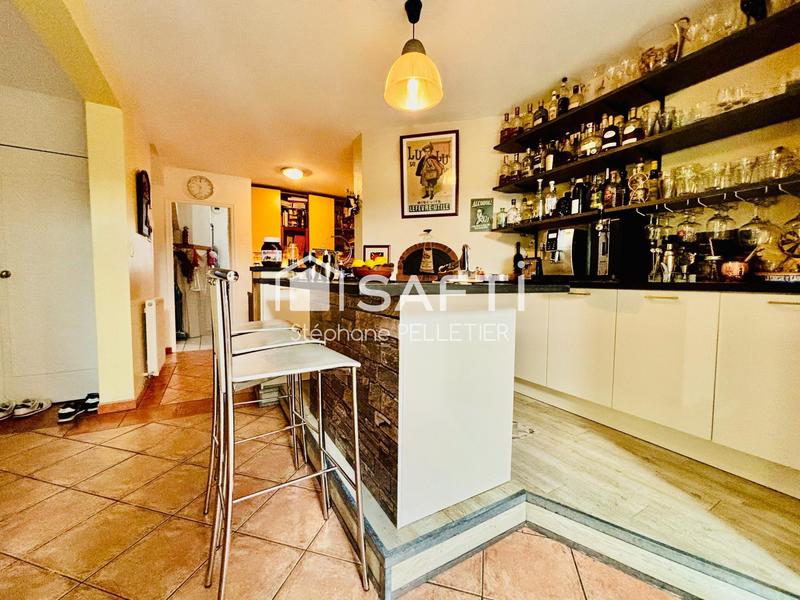 Maison - 241 m² - 10 pièces