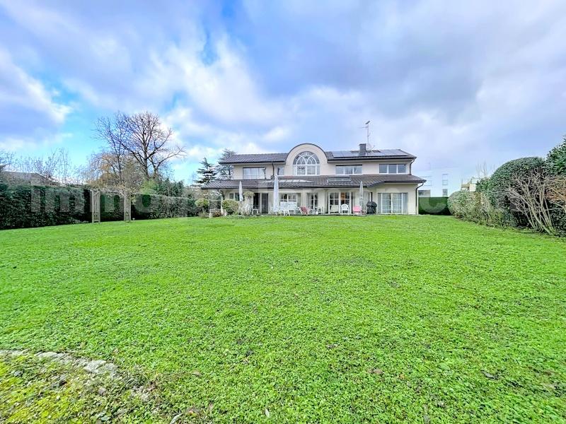 Maison - 297 m² - 7 pièces