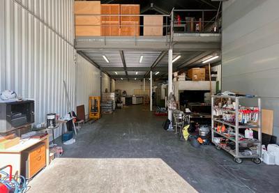 Local d'activité / Entrepôt - 360 m² - 2 pièces