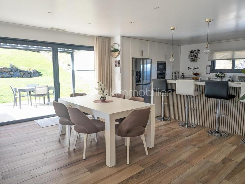 Maison - 135 m² - 5 pièces