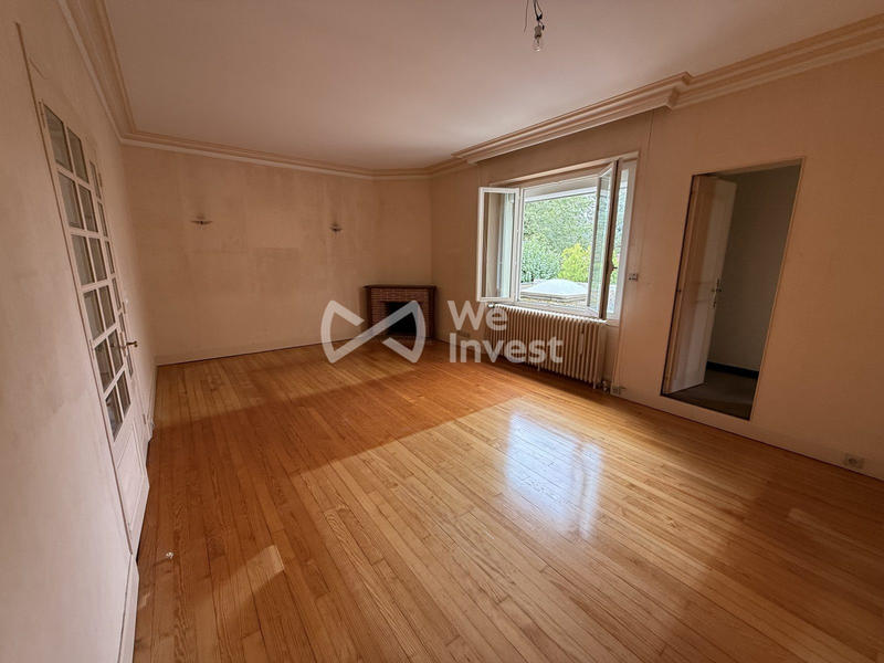 Maison traditionnelle - 241 m² - 9 pièces