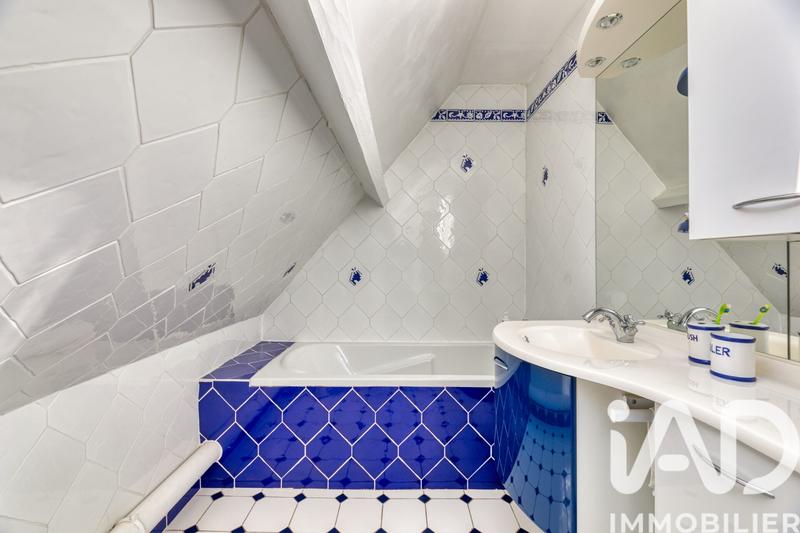 Maison - 237 m² - 13 pièces