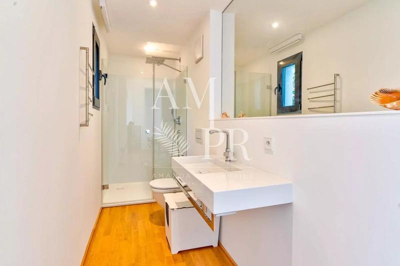 Villa - 300 m² - 8 pièces