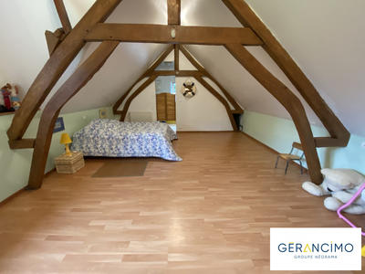 Maison - 216 m² - 8 pièces