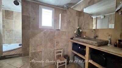 Villa - 247 m² - 8 pièces