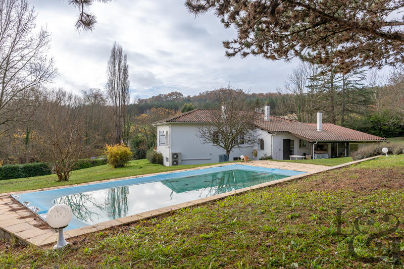 Maison - 143 m² - 7 pièces