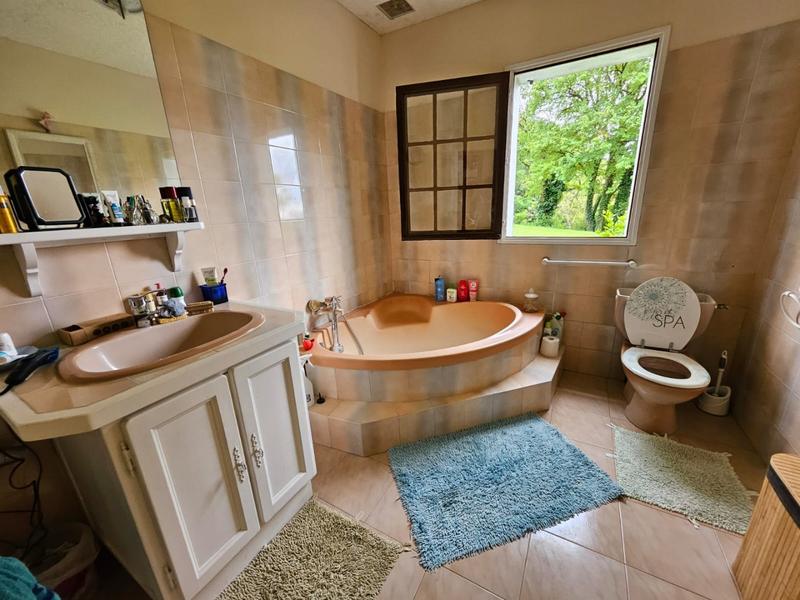 Maison - 250 m² - 10 pièces