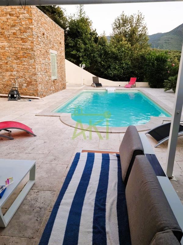 Maison traditionnelle - 100 m² - 4 pièces