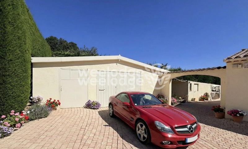 Maison traditionnelle - 225 m² - 9 pièces