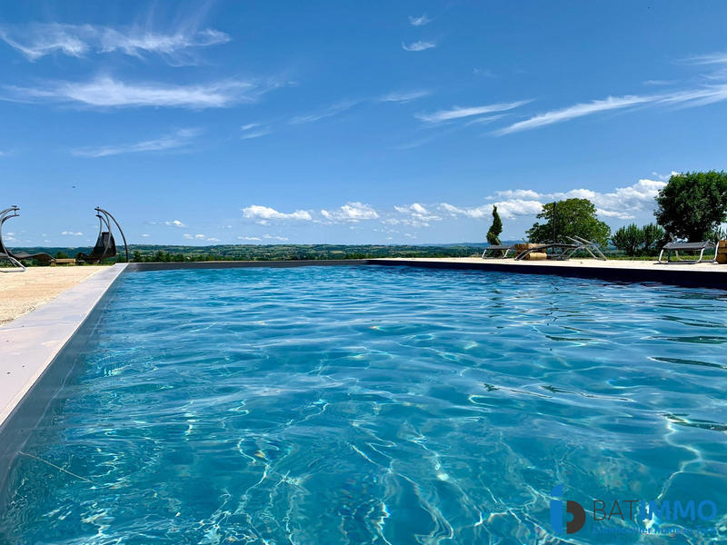 Maison - 820 m² - 18 pièces