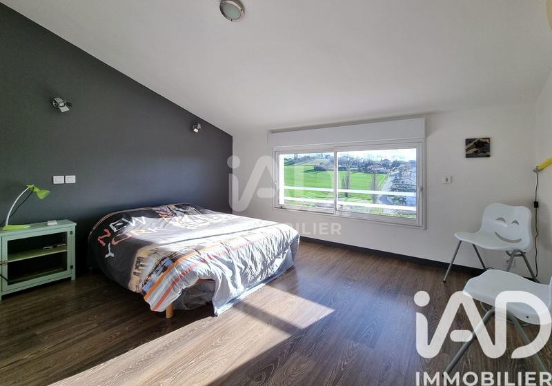 Maison - 185 m² - 8 pièces